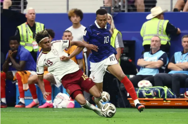 Yamal menjatuhkan Mbappe