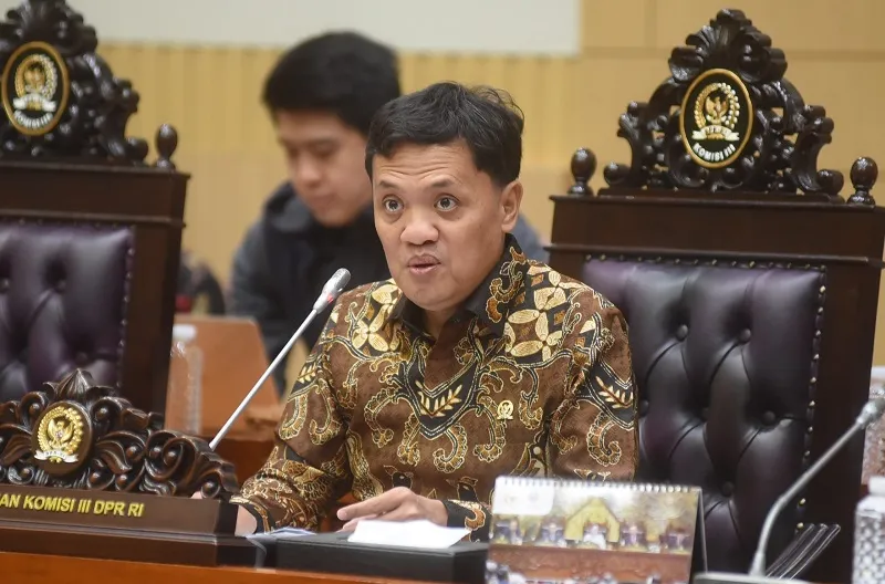 Habiburokhman Jawab Mahfud MD, Tegaskan Kasus Febrie Bukan Dilimpahkan ke Kejagung Habiburokhman Jawab Mahfud MD, Tegaskan Kasus Febrie Bukan Dilimpahkan ke Kejagung