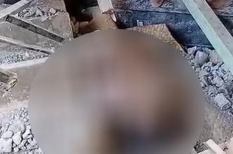Tangkapan layar video seorang perempuan di Manggarai Timur, NTT, tewas tertimbun reruntuhan akibat gempa, Sabtu (15/8/2026).