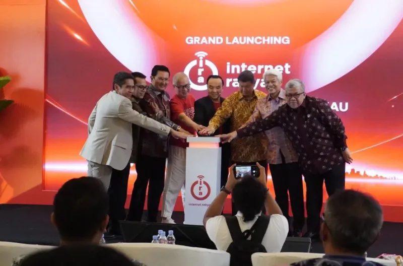 Wamen PKP Fahri Hamzah Hadiri Peluncuran IRA, Internet Rakyat Rp100 Ribu Siap Ubah Indonesia