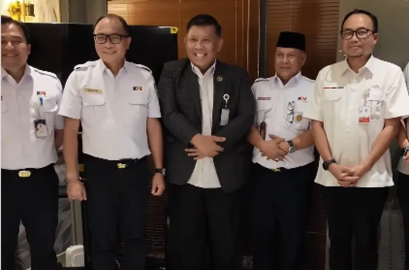 Turut hadir Sekretaris Kementerian Koordinator Bidang Hukum, Hak Asasi Manusia, Imigrasi, dan Pemasyarakatan (Kemenko Kumham Imipas), R. Andika Dwi Prasetya (Tengah)