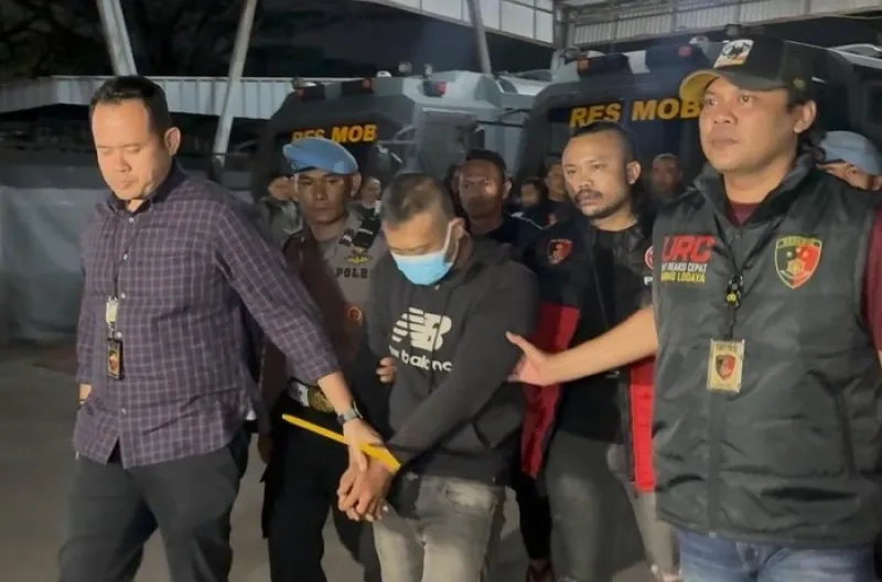 Taufik Hidayat, tersangka penyekapan dan penganiayaan sadis pacar saat ditangkap polisi