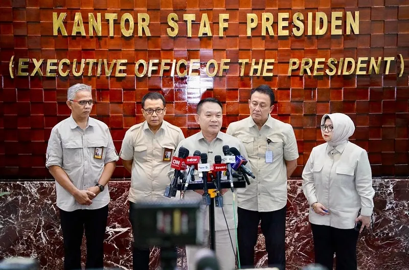 Kepala Staf Kepresidenan Jenderal (Purn.) Prof. Dr. Dudung Abdurachman memberikan keterangan pers di Kantor Staf Presiden, Jakarta, Selasa, (19/05/2026).