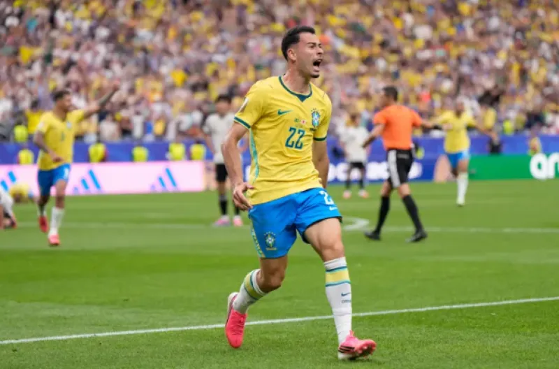 Gabriel Martinelli dari Brasil merayakan gol kedua timnya