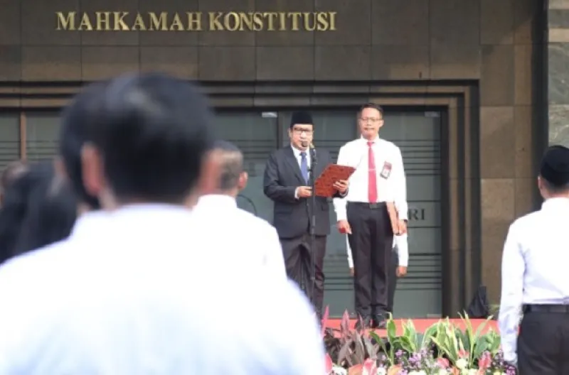 Kepala Biro Umum Budi Wijayanto menjadi pembina upacara memperingati Hari Lahir Pancasila dan menyampaikan pidato Kepala Badan Pembinaan Ideologi Pancasila (BPIP) Yudian Wahyudi yang bertema “Pancasila Pemersatu Bangsa, Fondasi Perdamaian Dunia”. Senin (1