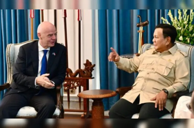 Presiden Prabowo Subianto menerima Presiden Federasi Sepak Bola Internasional (FIFA), Gianni Infantino, di Istana Merdeka, Jakarta, pada Senin, 5 Oktober 2026.