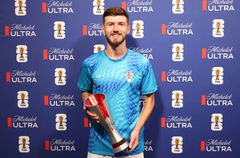 Pemain Terbaik Pertandingan Michelob Ultra Superior, Petar Sucic (Kroasia)