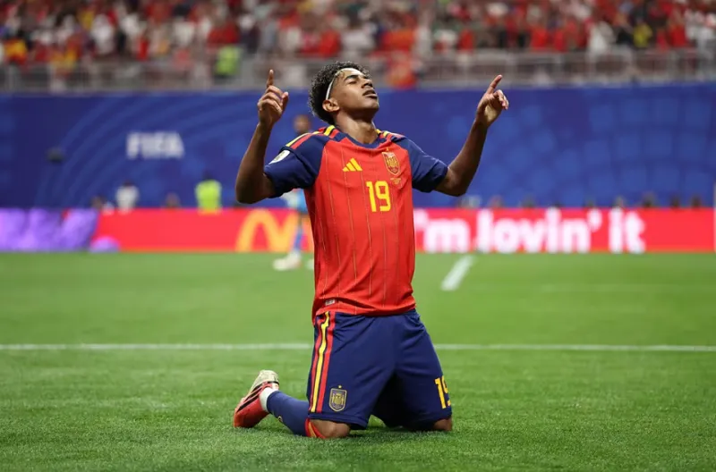 Lamine Yamal (18 tahun dan 343 hari) menjadi pencetak gol termuda kedelapan dalam sejarah Piala Dunia FIFA,