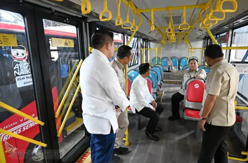 Presiden Prabowo Subianto meninjau pabrik perakitan kendaraan komersial listrik PT. VKTR Sakti Industries di Kabupaten Magelang, Provinsi Jawa Tengah, Kamis, 9 April 2026