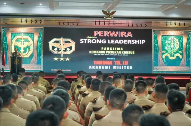 Panglima Komando Pasukan Khusus (Pangkopassus) Letjen TNI Djon Afriandi dalam rangka memberikan Ceramah pembekalan kepada Taruna/Taruni Akademi Militer Tingkat III/Sermatar Tahun Pendidikan 2025/2026
