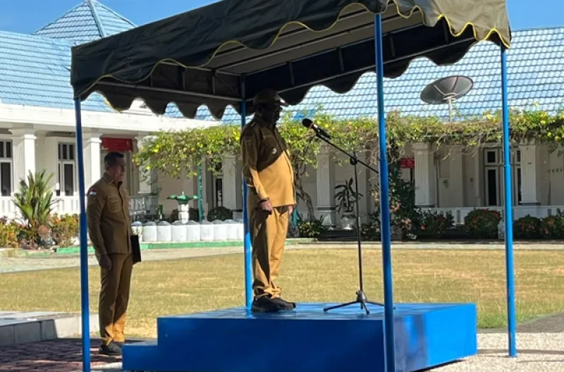 Bupati Nabire Tertibkan Data ASN, Temukan Ratusan Kejanggalan hingga Gaji Pegawai yang Telah Meninggal Masih Dibayarkan Bupati Nabire Tertibkan Data ASN, Temukan Ratusan Kejanggalan hingga Gaji Pegawai yang Telah Meninggal Masih Dibayarkan
