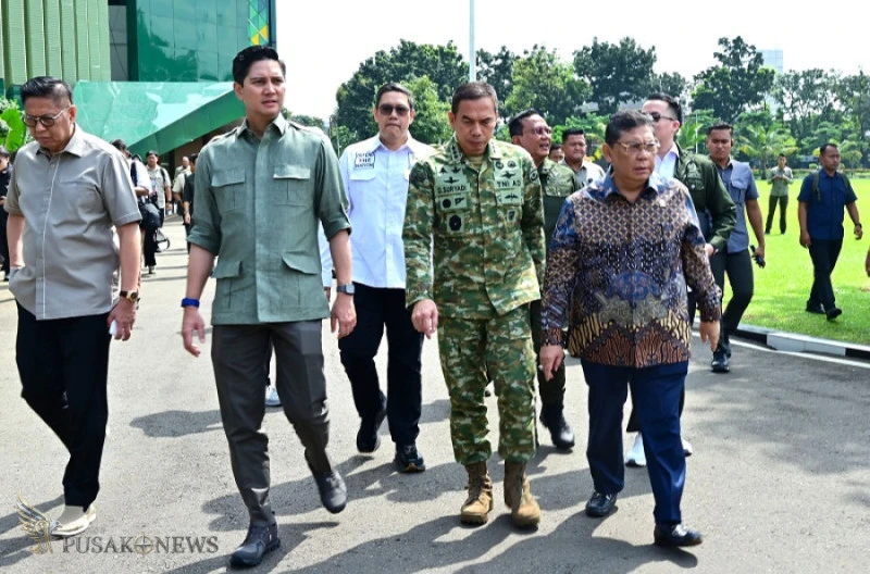 Ketua Komisi I DPR RI Utut Adianto saat memimpin Kunjungan Kerja Spesifik Ke Kodam Jaya/Jayakarta di Cawang, Jakarta Timur, Rabu, (8/4/2026)
©PusakoNews.com/red