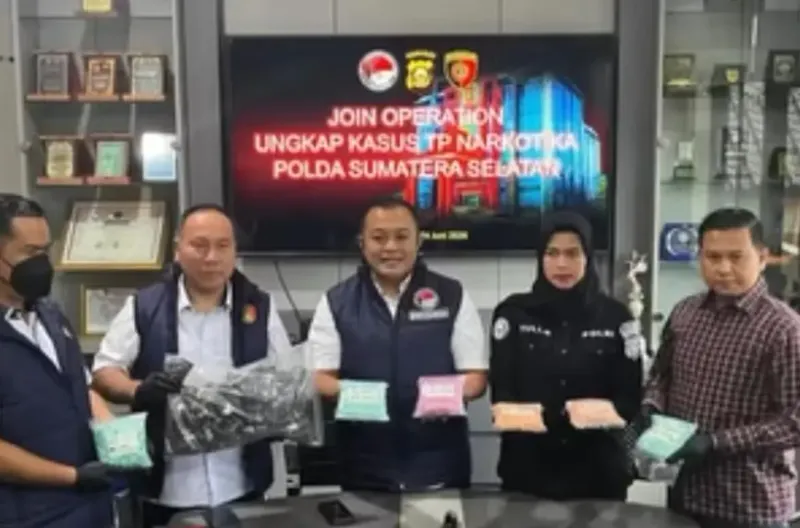 Polda Sumsel Gagalkan Pengiriman 6.000 Butir Ekstasi dan 150 Etomidate Menuju Pulau Jawa