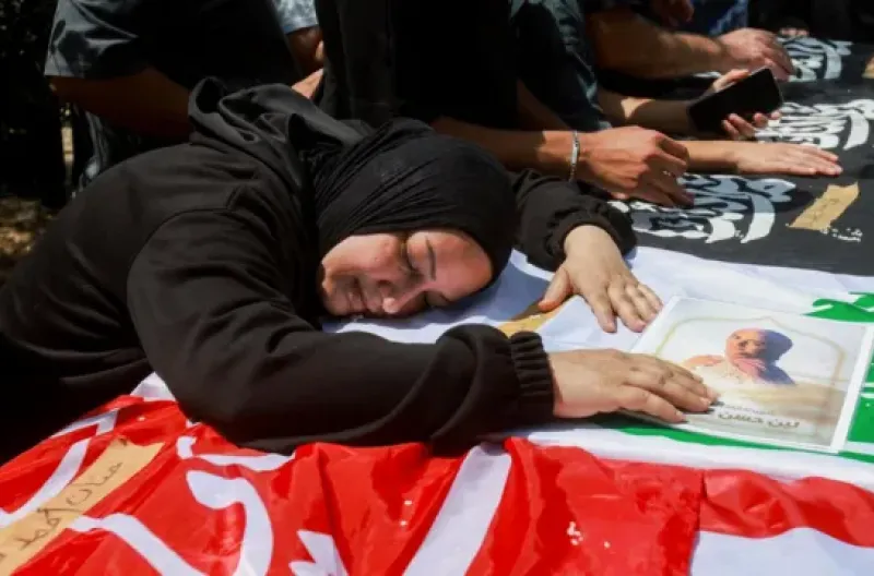 Upacara pemakaman diadakan pada hari Rabu di Wardaniyeh, Lebanon selatan, untuk enam anggota keluarga yang sama yang tewas dalam serangan Israel.