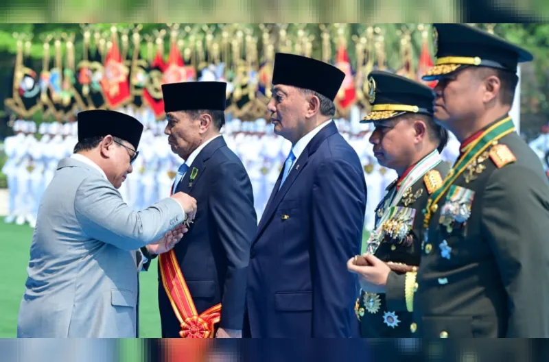Prabowo Anugerahkan Bintang Mahaputera kepada 7 Tokoh TNI di HUT ke-81