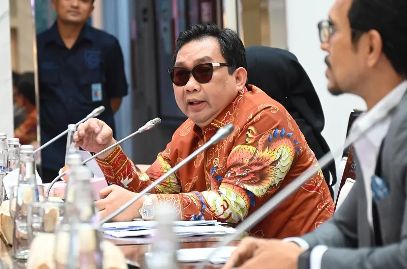 Anggota Komisi XI DPR RI, Eric Hermawan, dalam Rapat Kerja Komisi XI DPR RI bersama Gubernur Bank Indonesia dengan agenda Laporan Kinerja Bank Indonesia Tahun 2025 di Kompleks Parlemen Senayan,