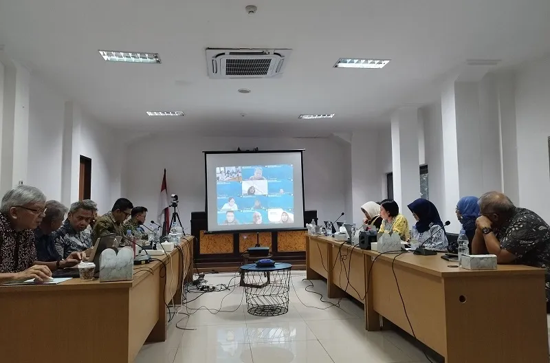 Rapat Koordinasi Bidang IV PP ISEI yang diselenggarakan secara hibrida di Kantor Wilayah III KPPU Bandung pada 2 Juli 2026