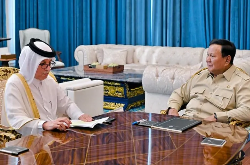 Presiden Prabowo Subianto menerima kunjungan kehormatan Menteri Negara Urusan Luar Negeri Qatar, Sultan bin Saad Al-Muraikhi, di Istana Merdeka, Jakarta, pada Senin, 15 Juni 2026
