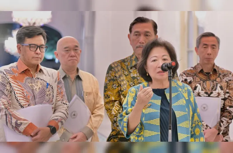 Wakil Ketua Dewan Ekonomi Nasional (DEN) Marie Elka Pangestu menyampaikan keterangan pers usai diterima Presiden Prabowo Subianto di Istana Merdeka, Jakarta, pada Selasa, 20 Oktober 2026.