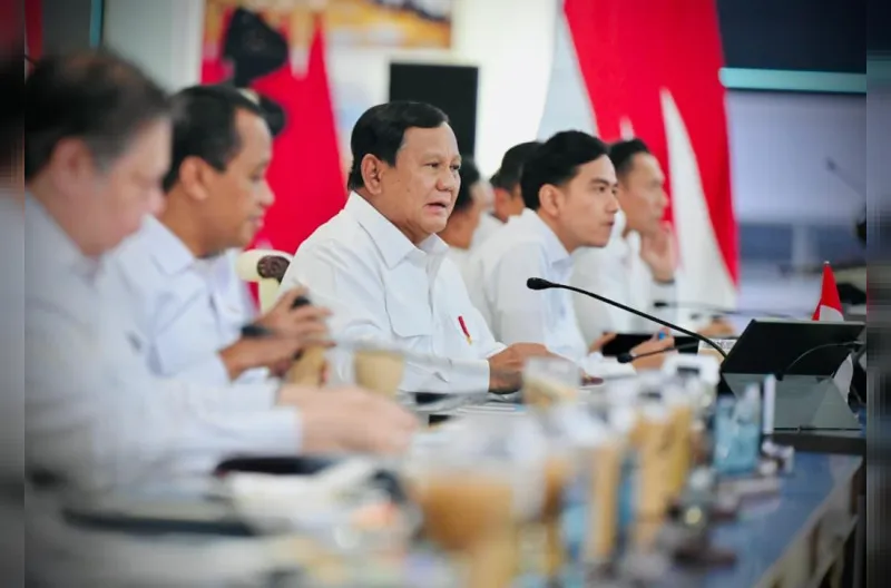 Presiden Prabowo memimpin Sidang Kabinet Paripurna (SKP) 2 Tahun Pertama Pemerintahan Kerja Nyata untuk Negeri di halaman tengah Kompleks Istana Kepresidenan Jakarta, pada Rabu, 21 Oktober 2026