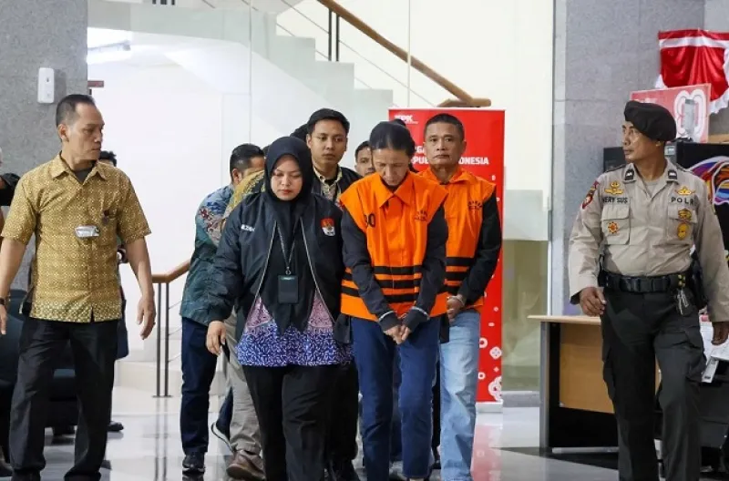 Komisi Pemberantasan Korupsi (KPK) melakukan penahanan terhadap tiga orang tersangka dalam perkara dugaan tindak pidana korupsi terkait pengadaan digitalisasi SPBU Pertamina tahun 2018 s.d 2023.