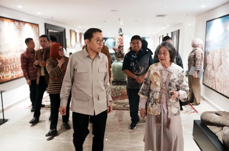Menteri Kebudayaan Republik Indonesia, Fadli Zon menerima audiensi Meutia Hatta selaku putri dari Wakil Presiden RI pertama dan Sang Proklamator Indonesia, Mohammad Hatta di Kantor Kementerian Kebudayaan, Senayan Jakarta