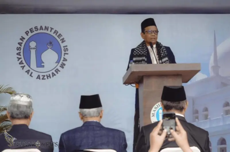 Mahfud MD, JK, Anies, Didit Prabowo  dan Jimly Salat Id Bersama di Masjid Universitas Al-Azhar