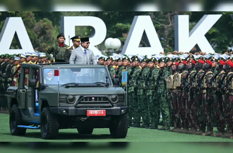 Upacara dipimpin Presiden Prabowo Subianto sebagai inspektur, dengan Letjen TNI Lucky Avianto sebagai komandan upacara.
