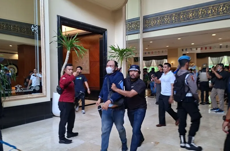 Hotel Sultan Dikosongkan Paksa, Aparat Kawal Jalannya Eksekusi