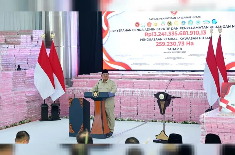 Presiden Prabowo Subianto menyampaikan sambutannya di Kompleks Kejaksaan Agung Republik Indonesia, Jakarta, pada Selasa, 6 Oktober 2026