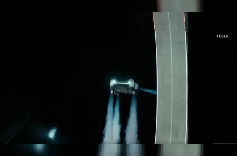 Tesla meluncurkan Roadster yang telah lama tertunda pada acara peluncuran di Waco, Texas, pada tanggal 15 Oktober.