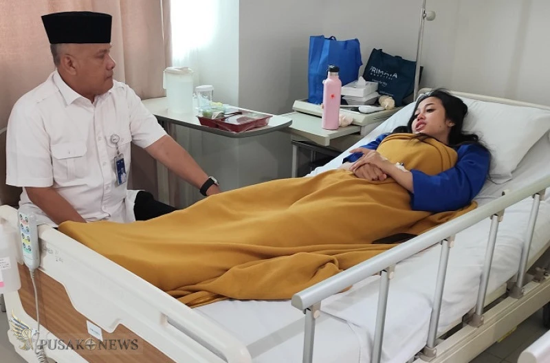 Komisaris KAI Service Besuk Korban Tabrakan KA di Bekasi, Dorong Perbaikan Sistem Operasional