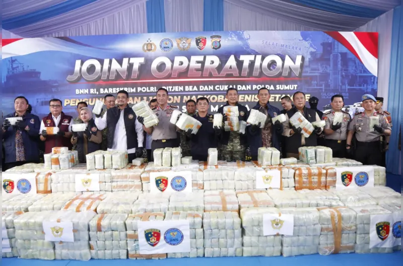 Kapolri Jenderal Polisi Suyudi Ario Seto dalam konferensi pers di Dermaga Pelabuhan Pelindo Bandar Deli Belawan, Sumatera Utara, Jumat (23/10/2026).