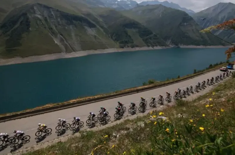 Etape Terakhir Tour de France Dipersingkat karena personel keamanan dialihkan ke lokasi kebakaran hutan