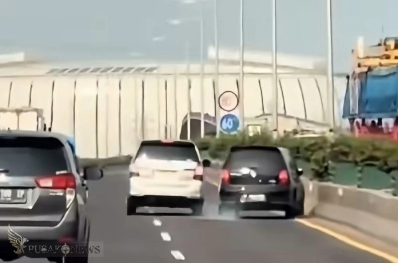 Insiden perselisihan antara dua pengemudi mobil terjadi di ruas tol kawasan Ancol/Kemayoran, Jakarta, pada Jumat (3/4/2026) sekitar pukul 15.09 WIB