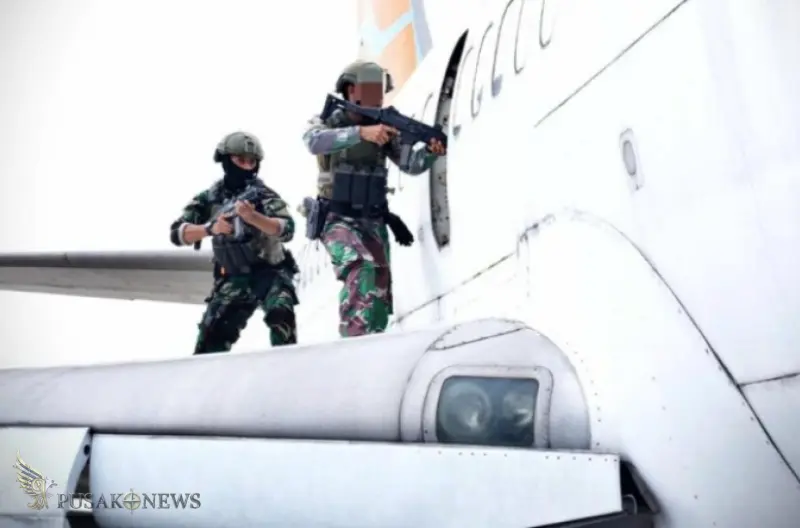 KOPASKA TNI AL Tingkatkan Kesiapsiagaan Pengamanan Objek Vital Nasional Melalui Latihan Anti Pembajakan Pesawat