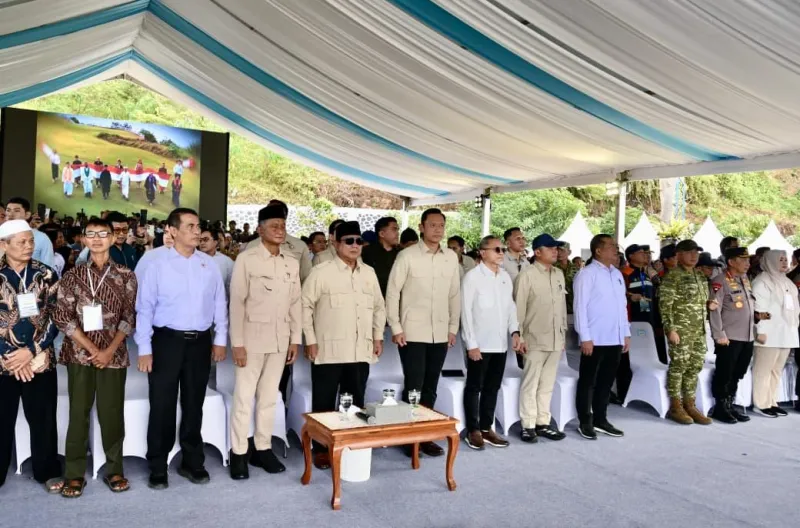Presiden Prabowo Subianto menyampaikan sambutannya saat meresmikan pembangunan lima bendungan yang tersebar di sejumlah wilayah di Indonesia, di Bendungan Meninting, Kabupaten Lombok Barat, Provinsi Nusa Tenggara Barat (NTB), pada Jumat, 10 Juli 2026.