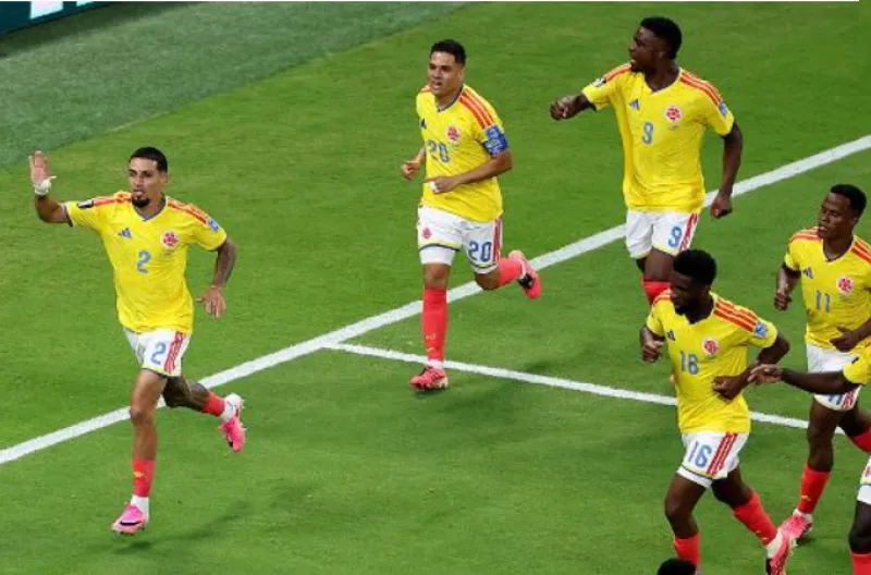 Kolombia merayakan gol Daniel Munoz
