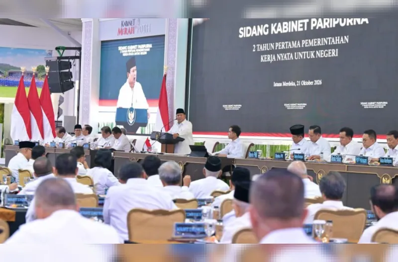 Presiden Prabowo Subianto memimpin Sidang Kabinet Paripurna (SKP) Dua Tahun Pertama Pemerintahan Kerja Nyata untuk Negeri di halaman tengah Kompleks Istana Kepresidenan Jakarta, pada Rabu, 21 Oktober 2026.