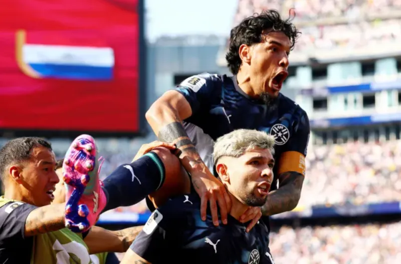 Julio Enciso merayakan gol dengan timnya
