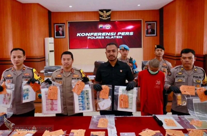 Kepolisian Resor Klaten berhasil mengungkap jaringan peredaran dan produksi uang palsu berkualitas tinggi
©PusakoNews.com/red