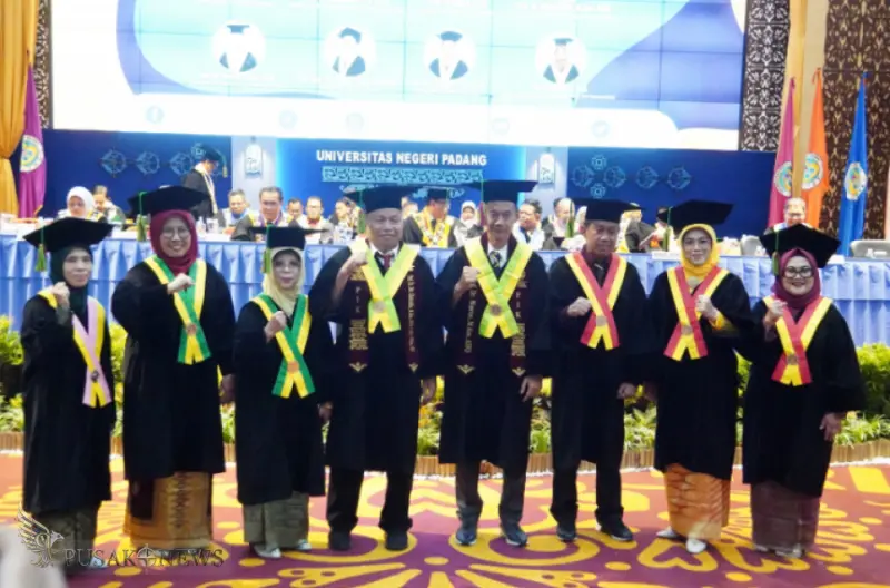 UNP Kukuhkan 8 Guru Besar Baru, Total Profesor Capai 168 Orang