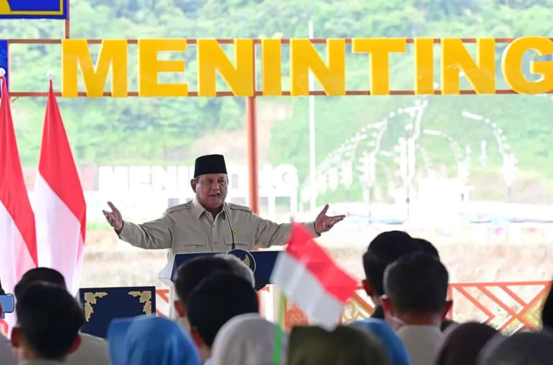 Presiden Prabowo Subianto menyampaikan sambutannya saat meresmikan pembangunan lima bendungan yang tersebar di sejumlah wilayah di Indonesia, di Bendungan Meninting, Kabupaten Lombok Barat, Provinsi Nusa Tenggara Barat (NTB), pada Jumat, 10 Juli 2026.