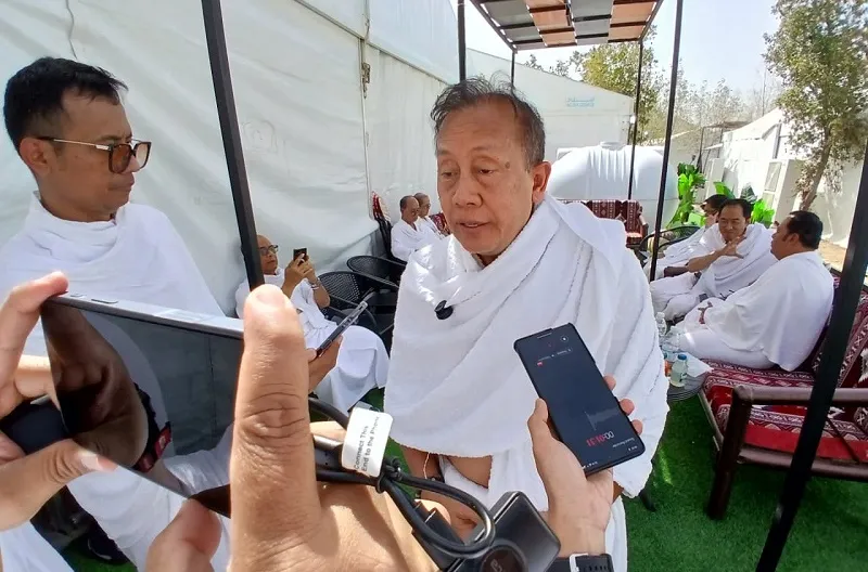 Anggota Tim Pengawas (Timwas) Haji 2026 Saan Mustopa saat memantau kesiapan jemaah haji Indonesia di Maktab 51 Arafah, Makkah, Selasa (26/5/2026).