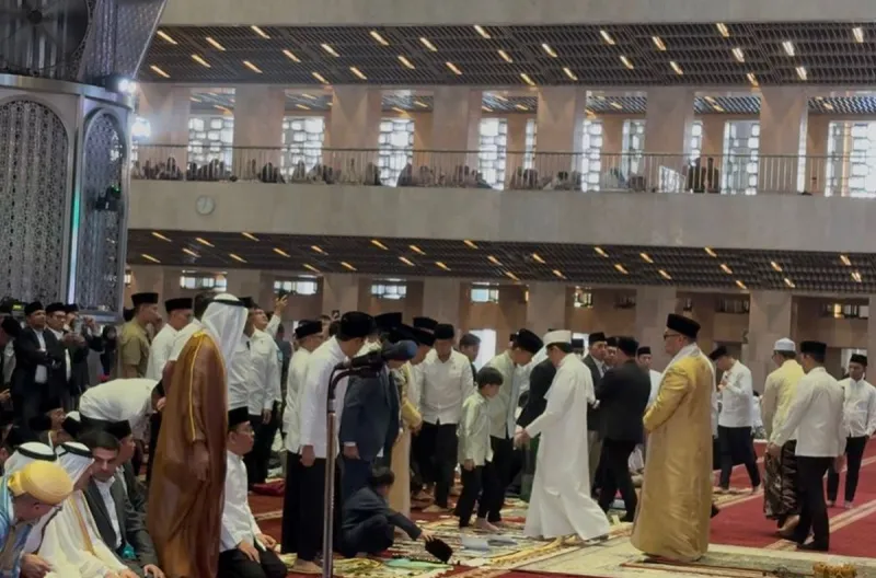 Gibran Shalat Idul Adha di Istiqlal, Jan Ethes Jadi Sorotan Publik