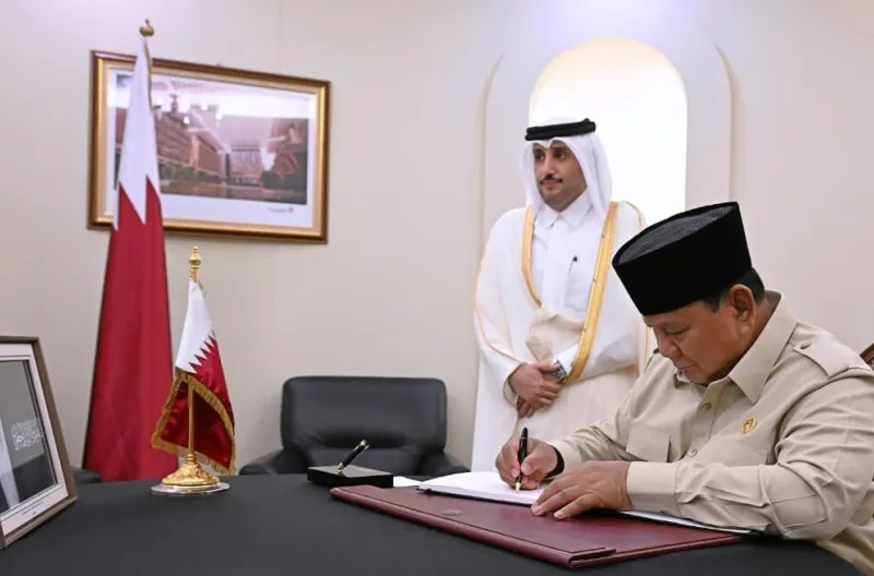 Prabowo Datangi Kedubes Qatar, Tulis Pesan Duka untuk Sheikh Hamad bin Khalifa Al Thani Prabowo Datangi Kedubes Qatar, Tulis Pesan Duka untuk Sheikh Hamad bin Khalifa Al Thani
