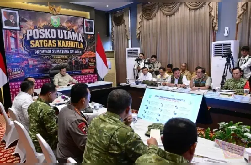 Presiden Prabowo dan Panglima TNI Tinjau Penanganan Karhutla di Riau-Sumsel