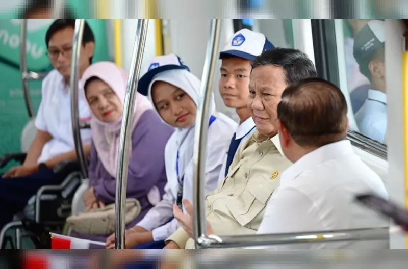 Presiden Prabowo Subianto menjajal perjalanan menggunakan LRT Jakarta jalur Kelapa Gading–Manggarai, Jakarta, pada Rabu, 16 September 2026.