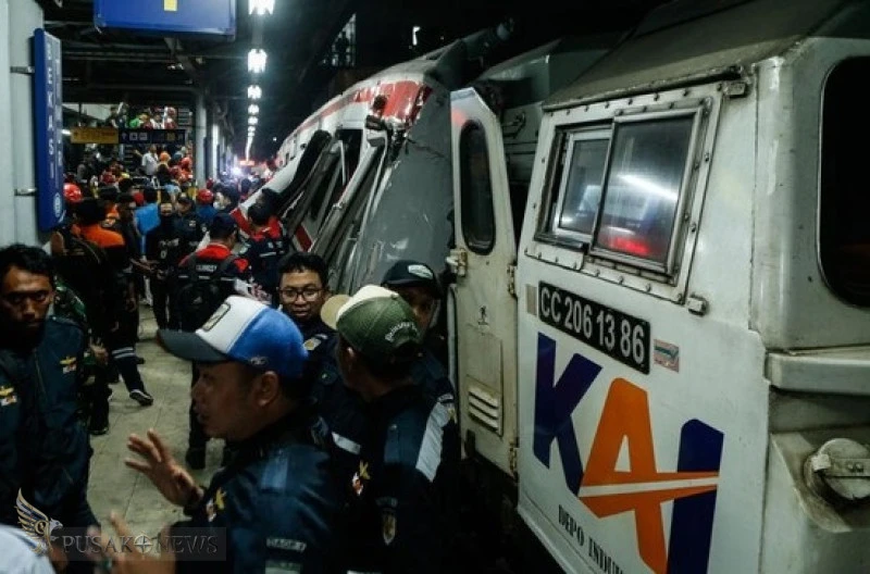 Tabrakan Dua Kereta di Bekasi, KA Jarak Jauh Hantam KRL hingga Tembus Gerbong