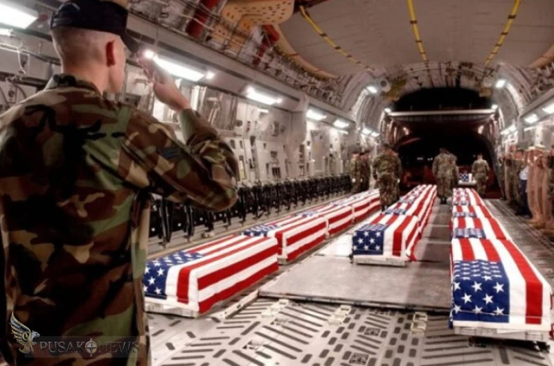 Penghormatan terakhir kepada jenazah tentara AS yang tewas akibat balasan Iran di Pangkalan Angkatan Udara Dover, Delaware, AS, 9 Maret 2026.
©PusakoNews.com/red